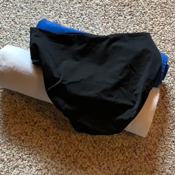 Miraclesuit Women’s bathing suit bottom.  10 Regular, full coverage. - Picture 2 of 4